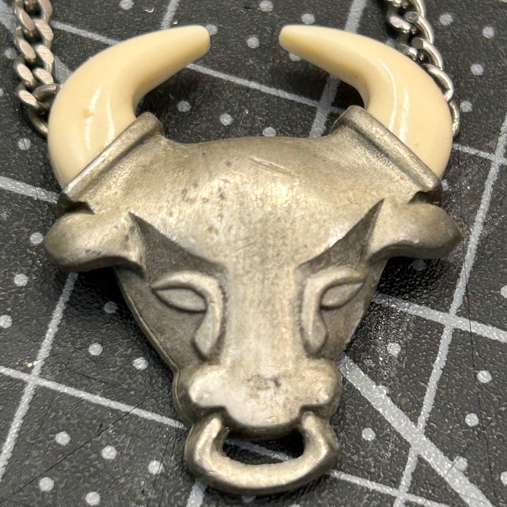 Vintage‎ 1978 Avon Wild Country Bull Head Pendant Necklace Faux Horn